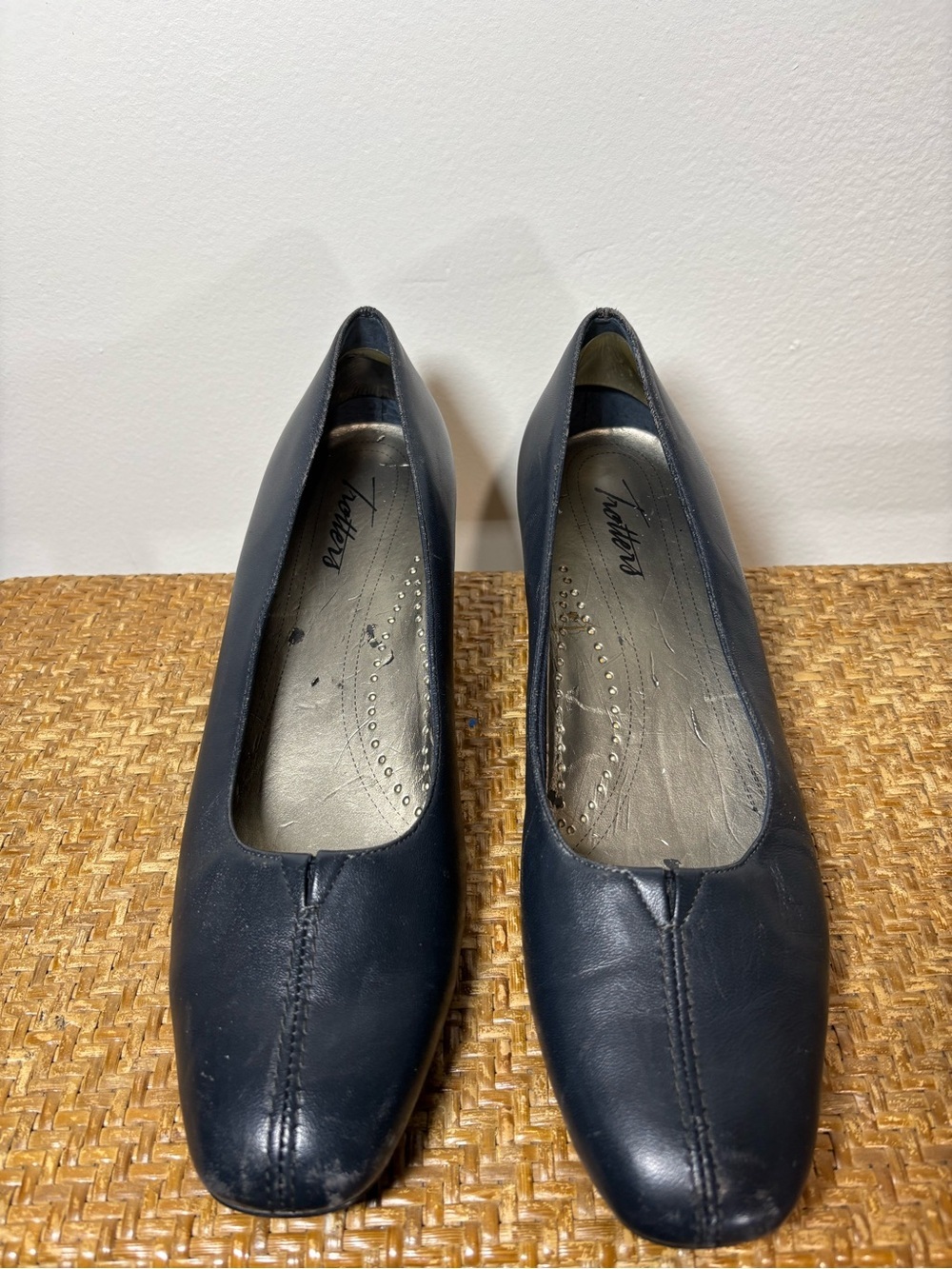 Trotters Navy Leather Women's Flats